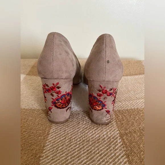 Restricted Chunky Embroidered Heels - Picture 6 of 6